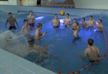 Feira avansement i cupen med bading