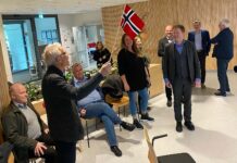 – Flagget er heist!