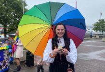 – Vi er ikkje i mål før det ikkje finst eit skap å komme ut av lenger