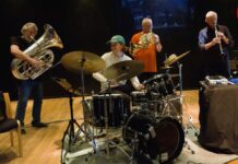 Spelar gamle tonar i ny drakt